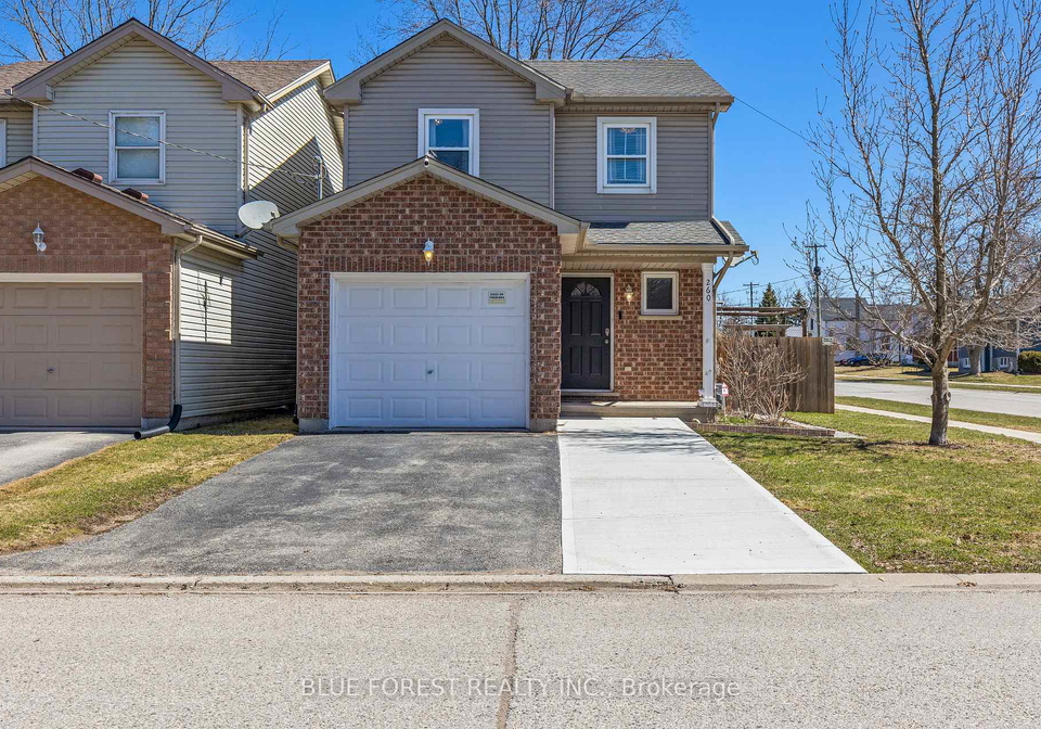 260-oak-street-lucan-biddulph-ontario-x12934010