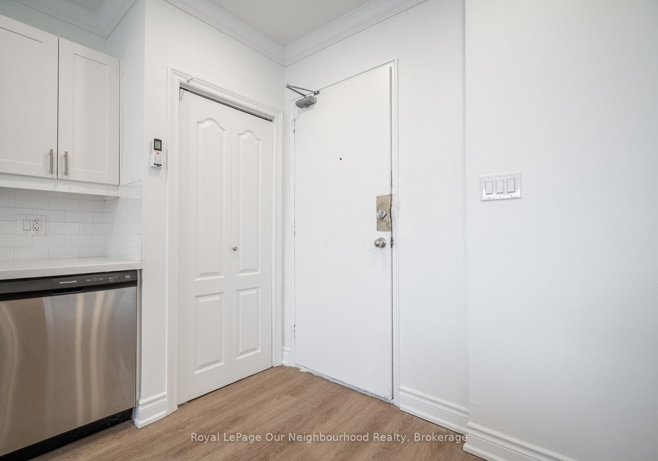 112-st-josephs-drive-hamilton-ontario-x12935278