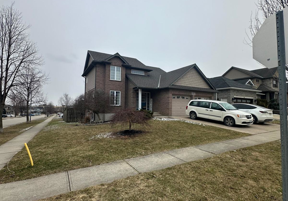 100-southview-court-woodstock-ontario-x12936106