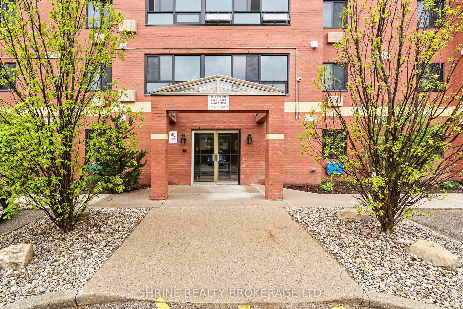 95-baseline-road-w-london-south-ontario-x12937466