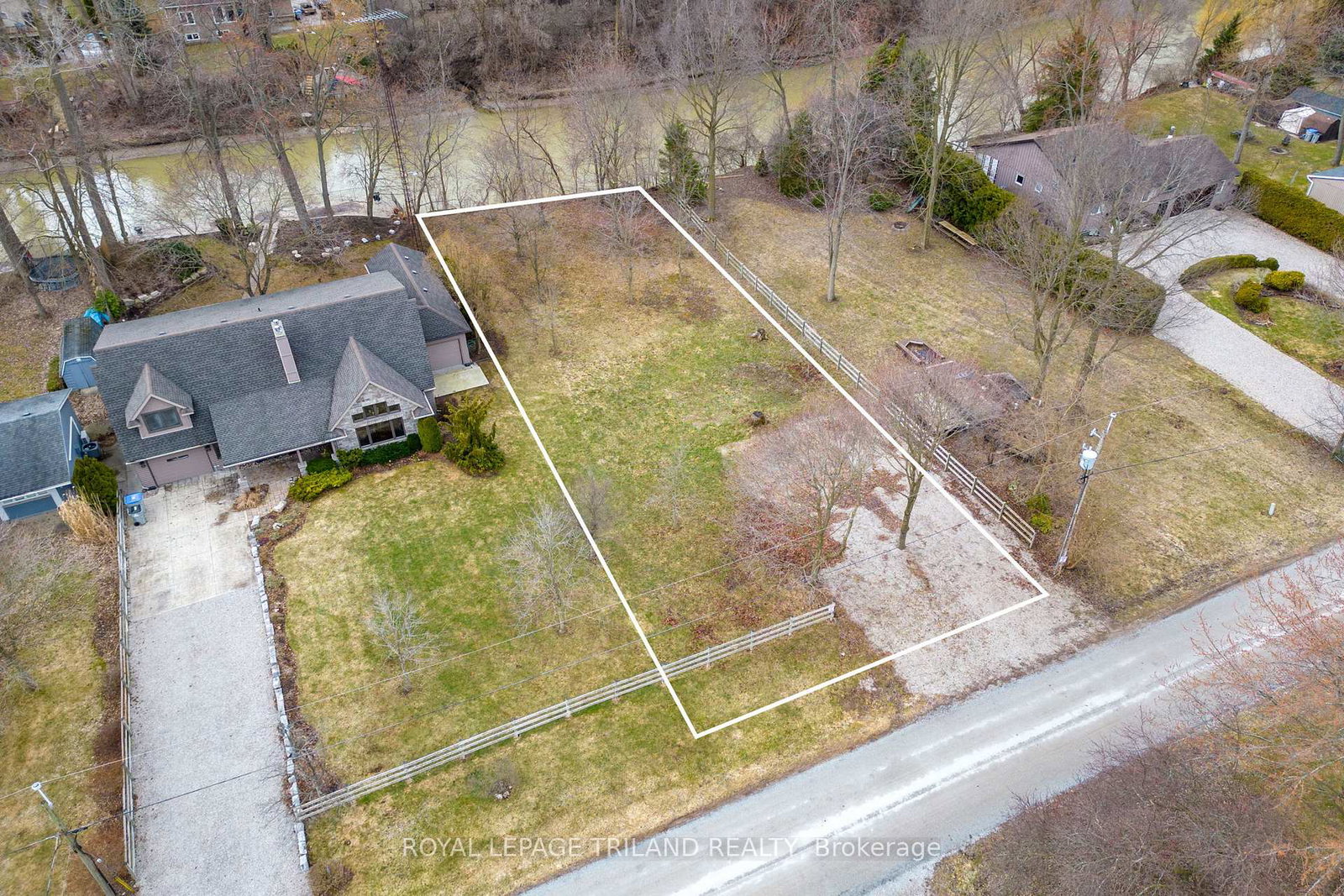 8419-defore-drive-lambton-shores-ontario-x12938790