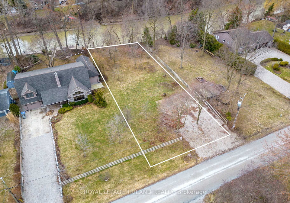 8419-defore-drive-lambton-shores-ontario-x12938790