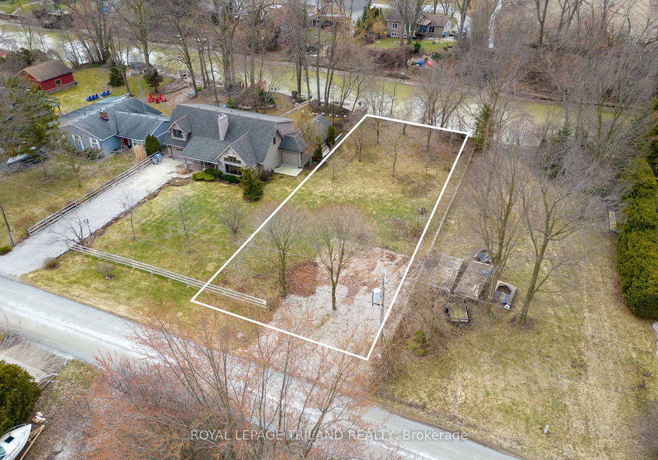 8419-defore-drive-lambton-shores-ontario-x12938790