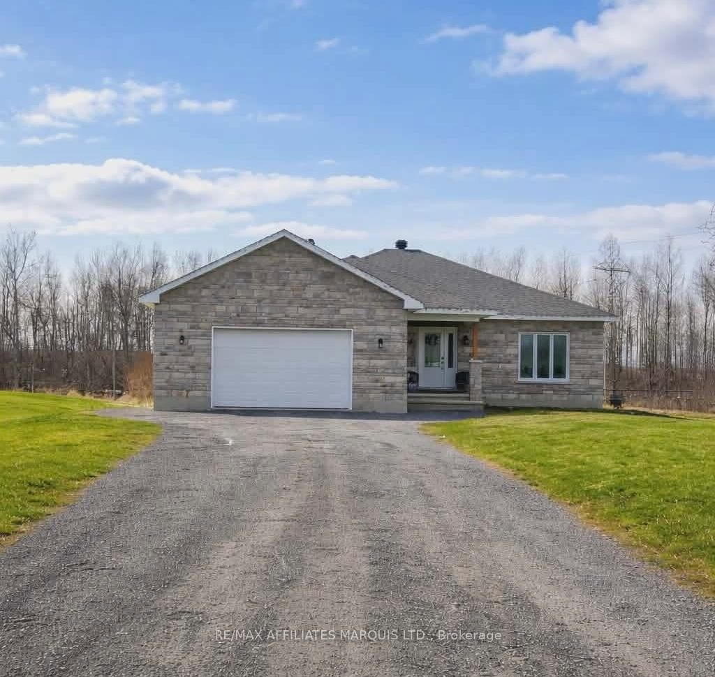 15683-county-road-43-north-stormont-ontario-x12938906
