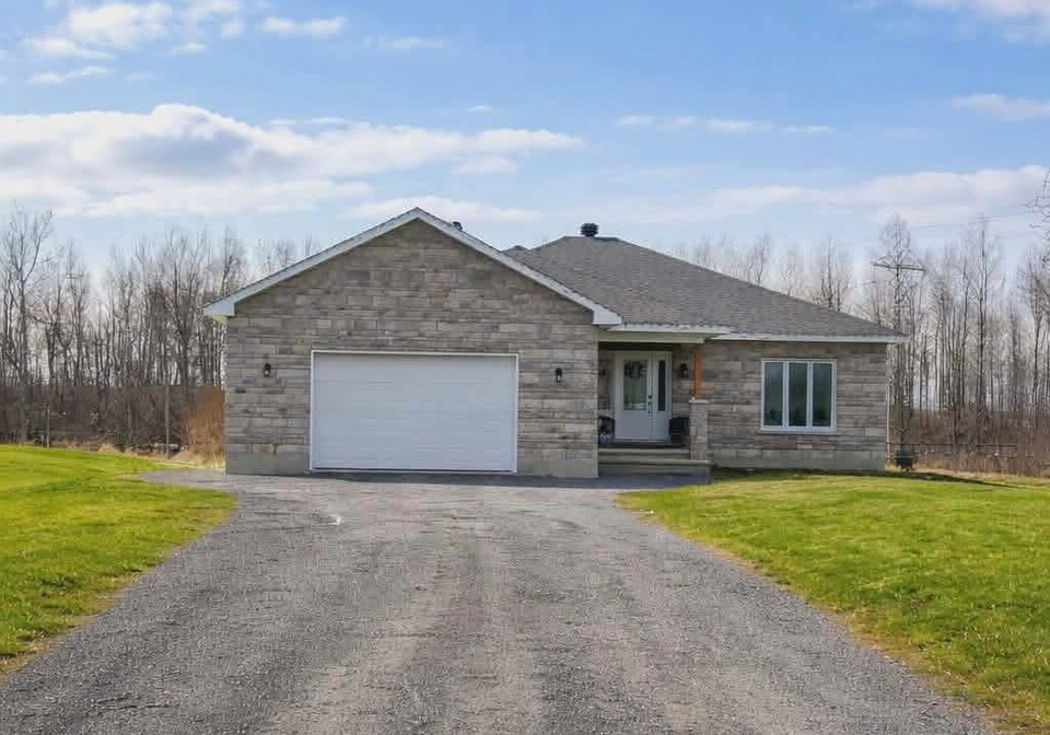15683-county-road-43-north-stormont-ontario-x12938906