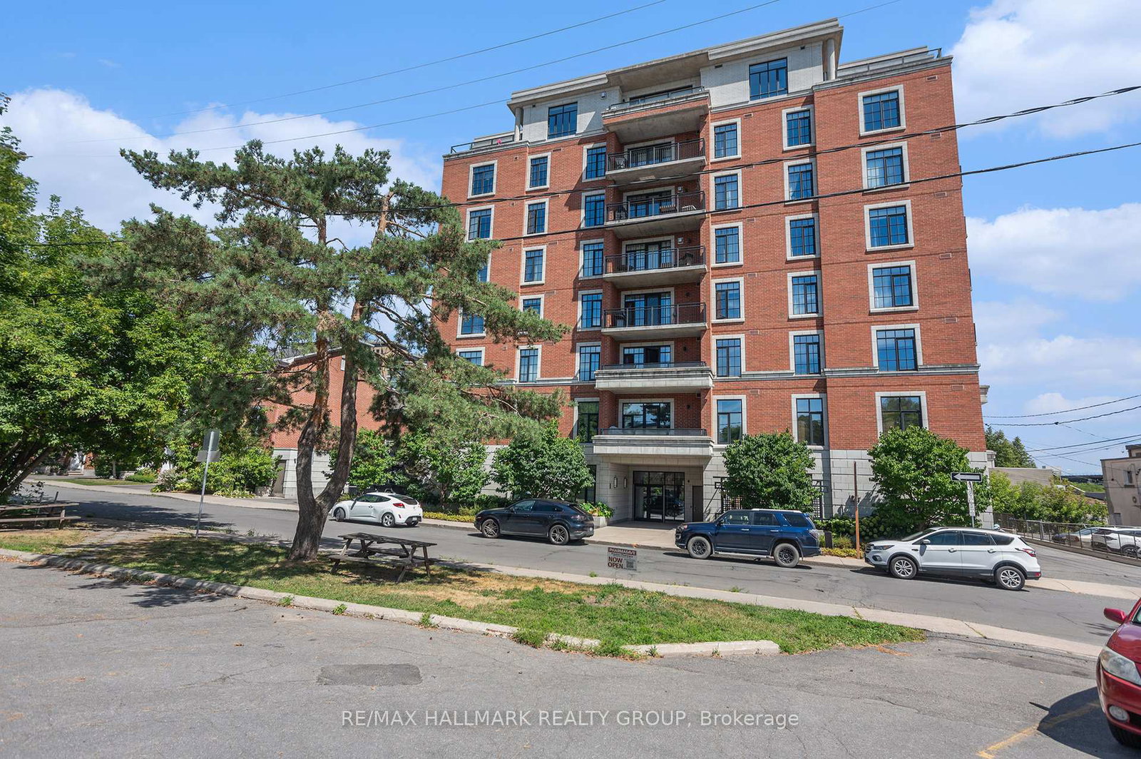 327-breezehill-avenue-s-ottawa-ontario-x12939394