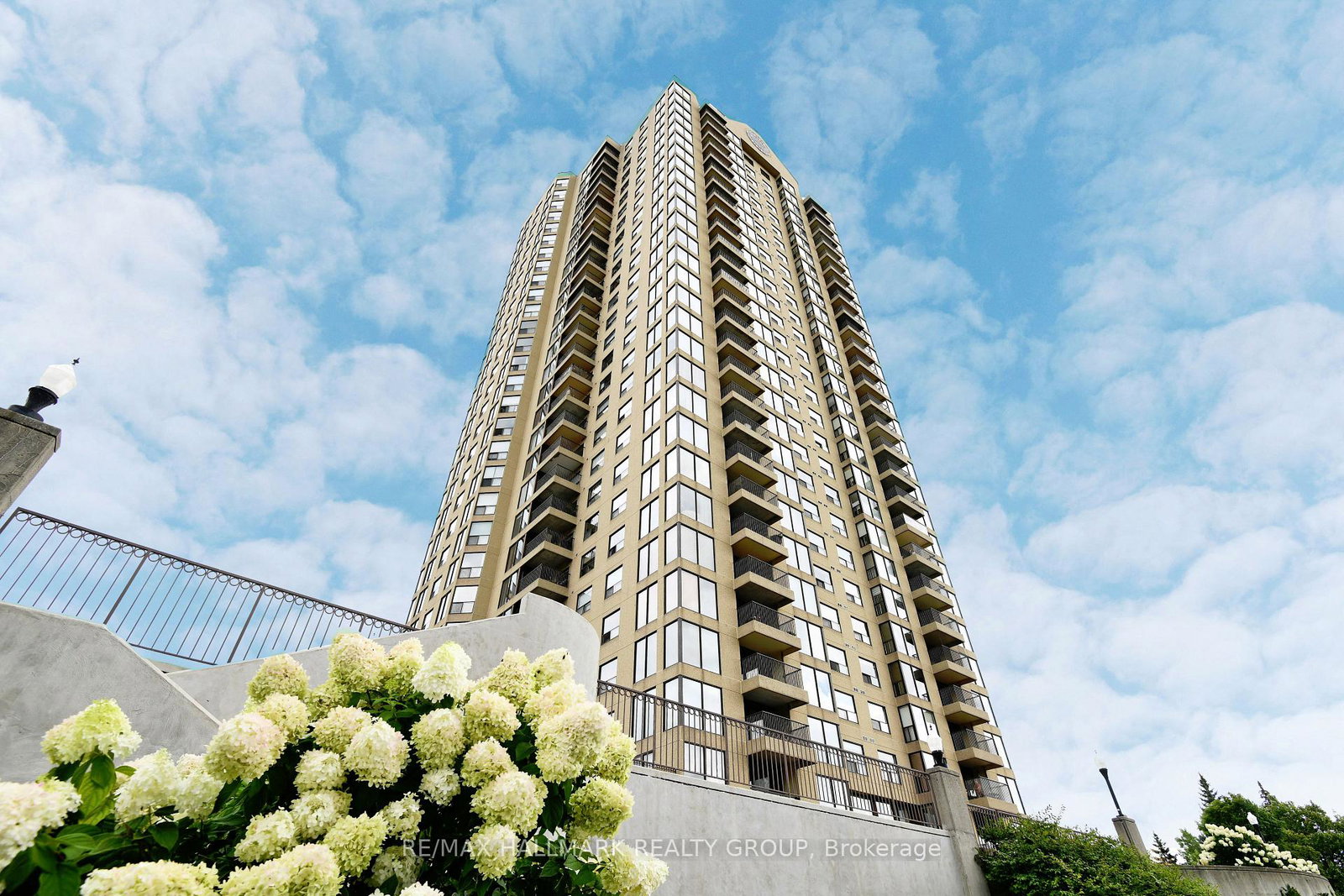 545-st-laurent-boulevard-ottawa-ontario-x12939546
