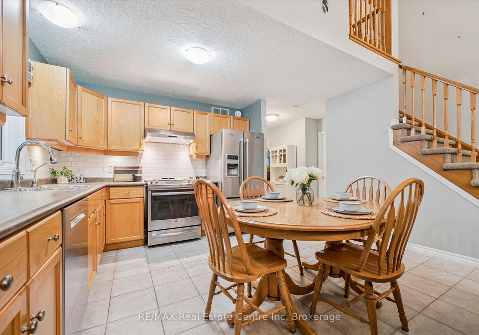 32-scott-street-centre-wellington-ontario-x12940234