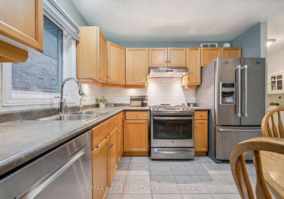32-scott-street-centre-wellington-ontario-x12940234