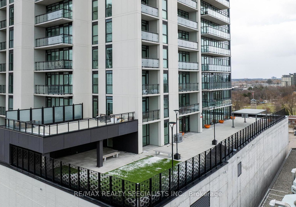60-charles-st-w-street-kitchener-ontario-x12940670