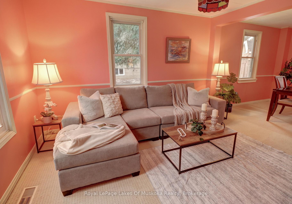 16-rogers-road-huntsville-ontario-x12942296