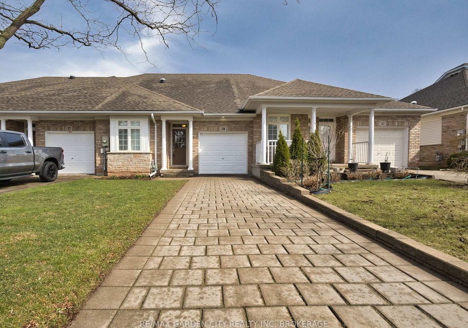 39-vintners-lane-grimsby-ontario-x12942418