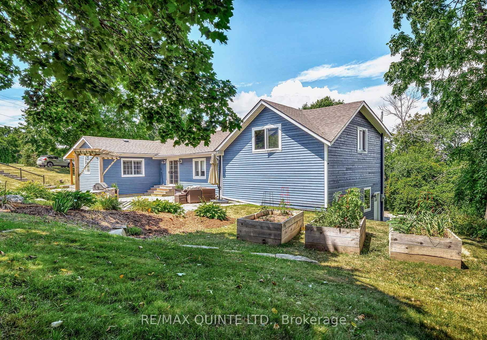 14-eastern-avenue-prince-edward-county-ontario-x12943836