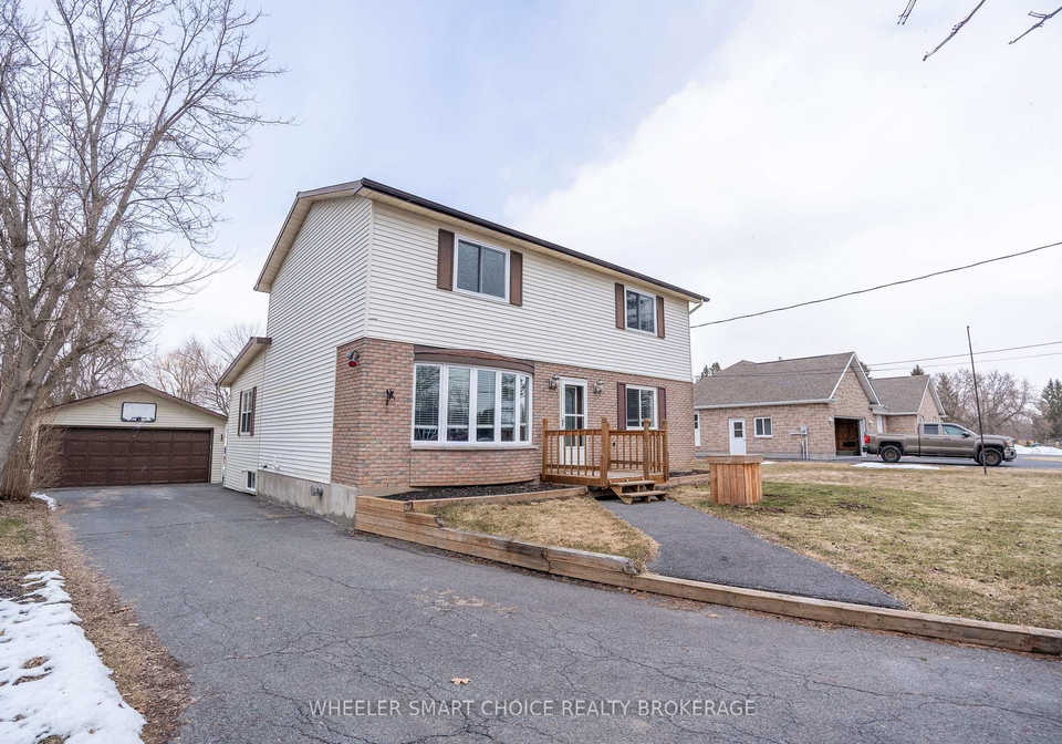 17407-county-road-18-south-stormont-ontario-x12944674
