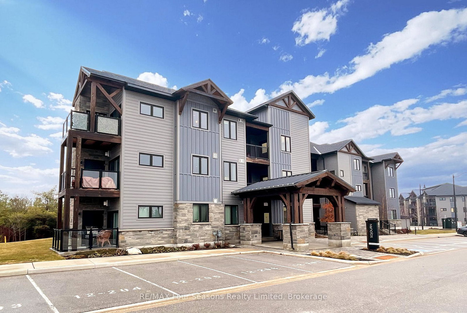 12-beausoleil-lane-blue-mountains-ontario-x12945254