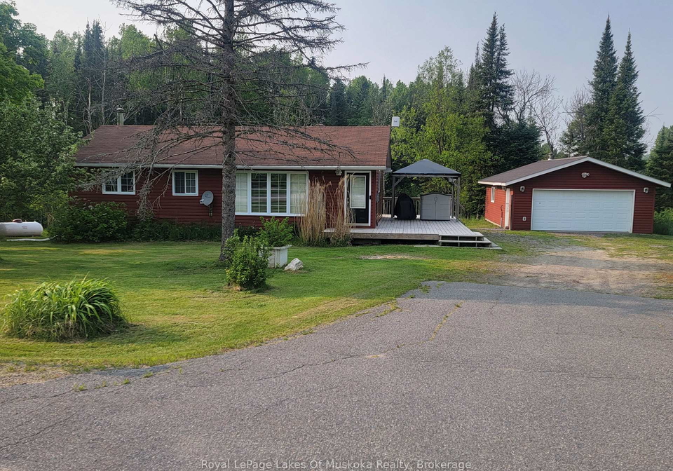 1-christopher-lane-armour-ontario-x12945344