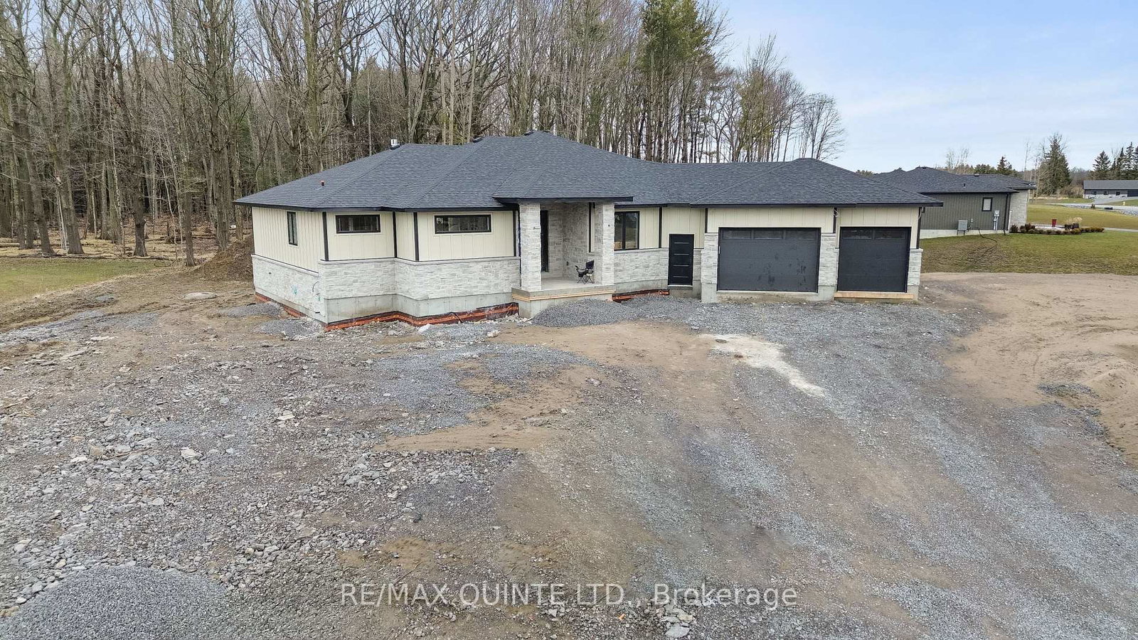 235-michaels-way-prince-edward-county-ontario-x12945932