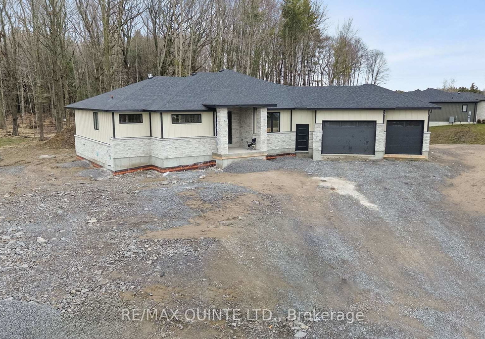 235-michaels-way-prince-edward-county-ontario-x12945932