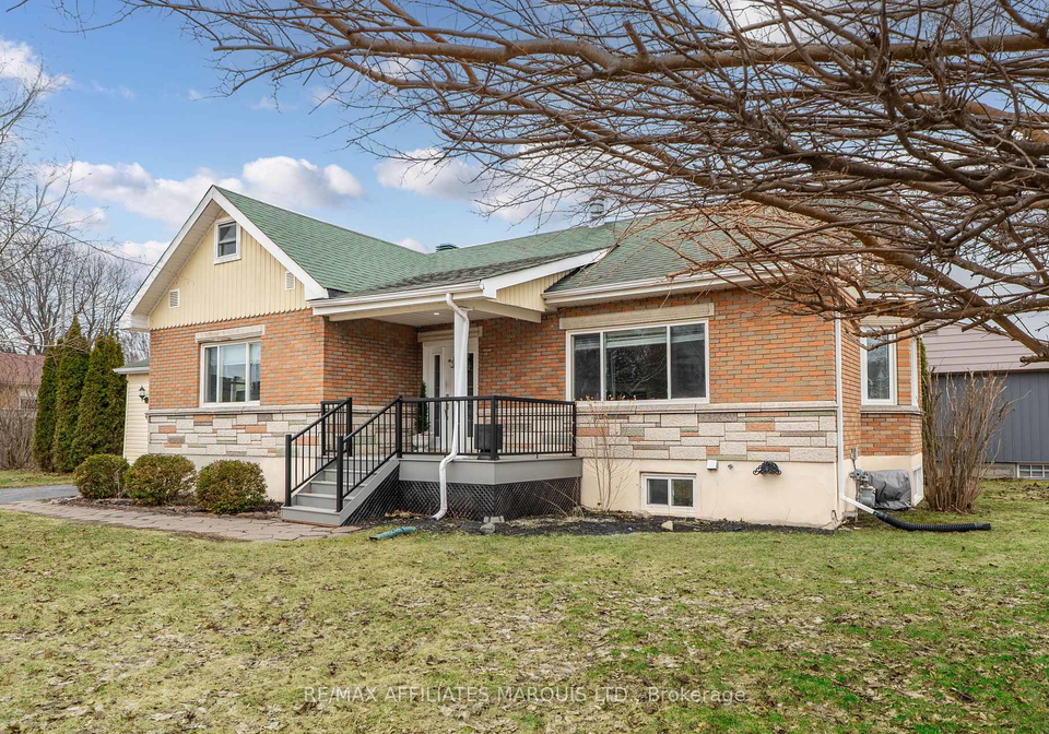 40-bethune-avenue-south-stormont-ontario-x12946108