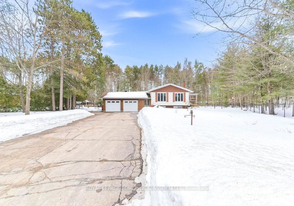 15-mckay-street-petawawa-ontario-x12946854