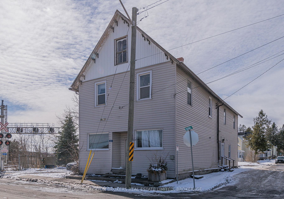 1064-prince-street-lansdowne-village-ontario-x12947048