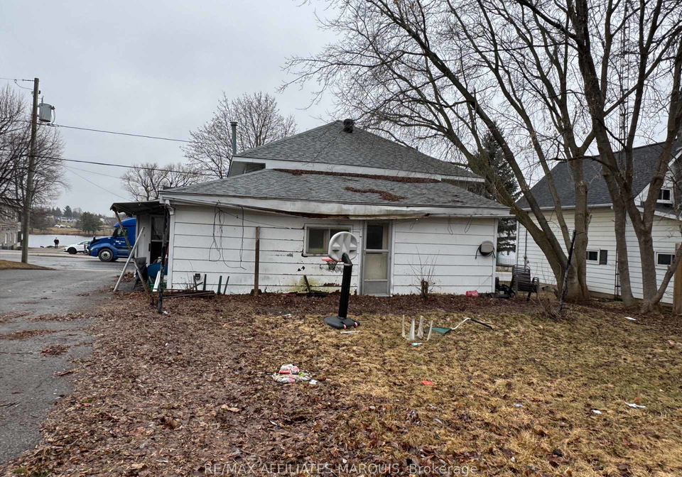 89-queen-street-smiths-falls-ontario-x12949618