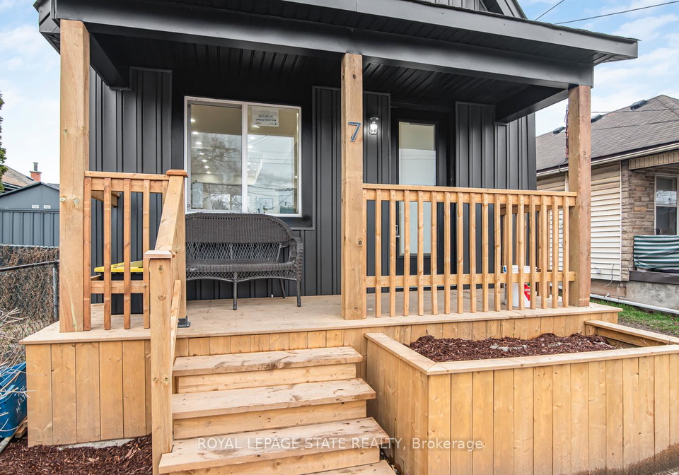7-stapleton-avenue-hamilton-ontario-x12950238