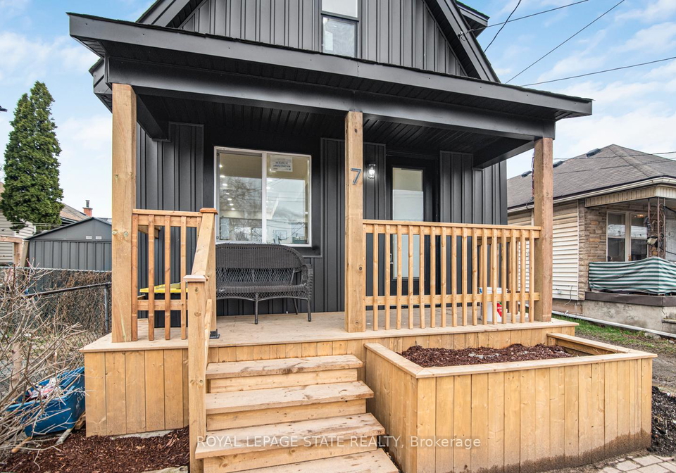 7-stapleton-avenue-hamilton-ontario-x12950238