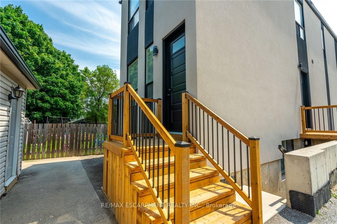 9-munn-street-hamilton-ontario-x12950902