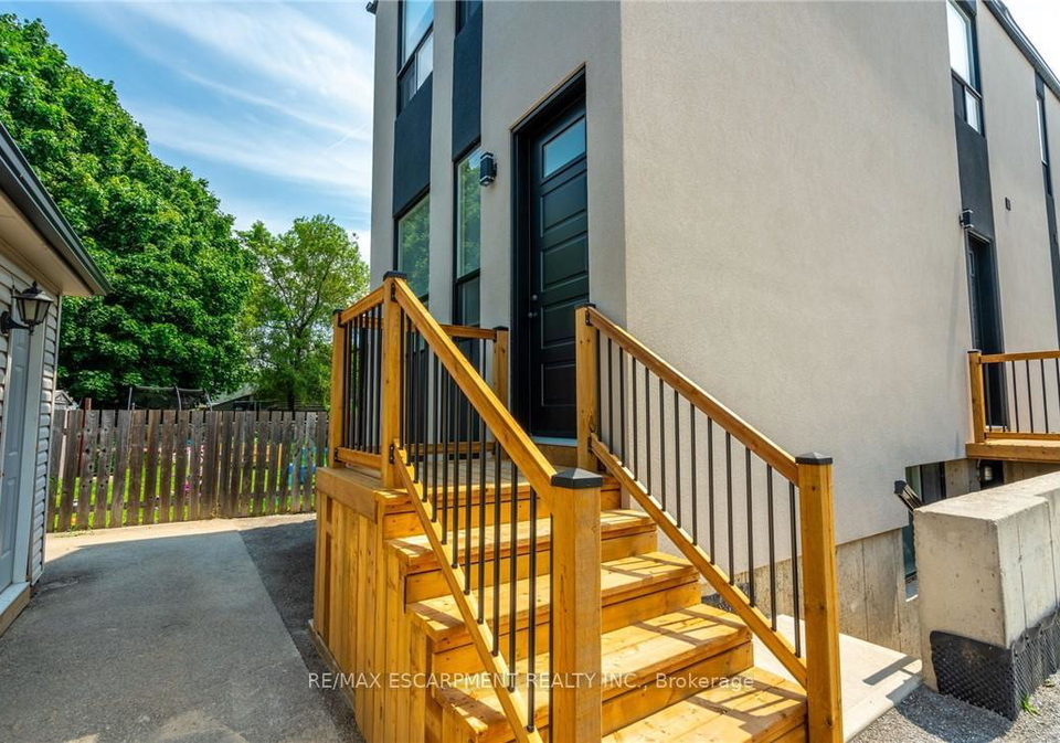 9-munn-street-hamilton-ontario-x12950902