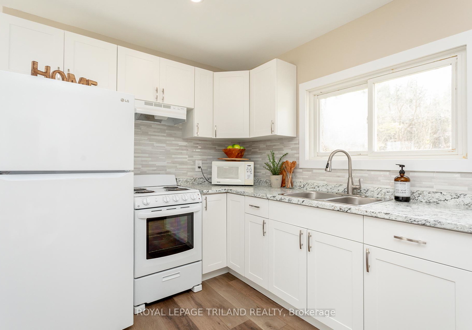 20927-lakeside-drive-thames-centre-ontario-x12950984