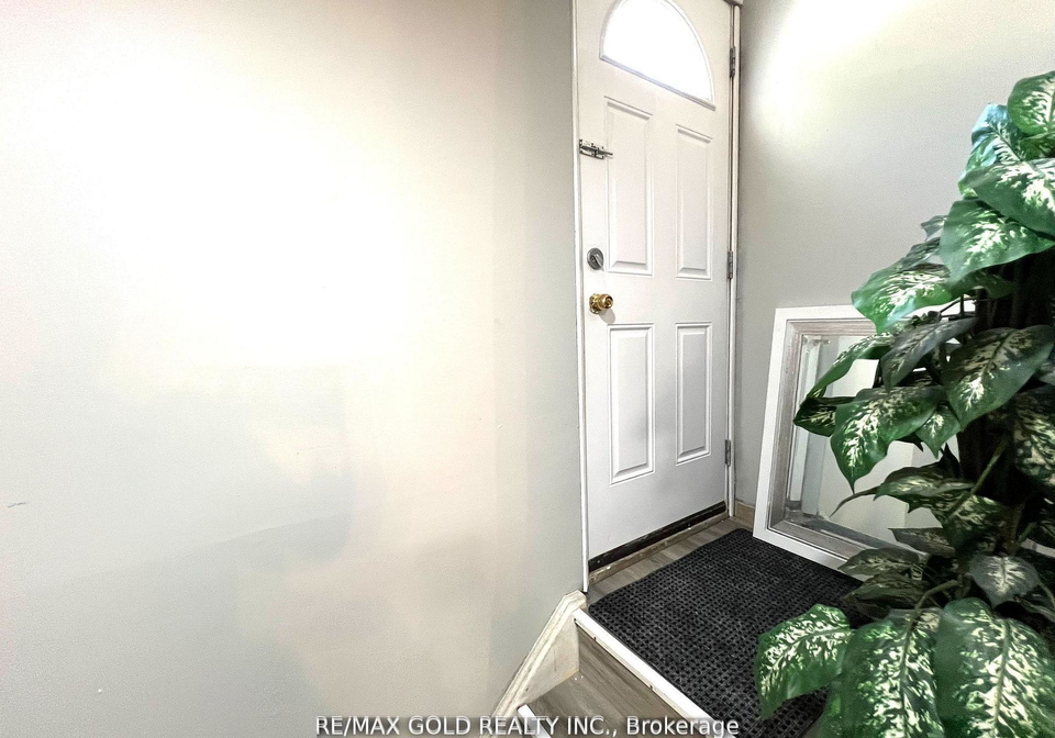 156-mooregate-crescent-kitchener-ontario-x12951146