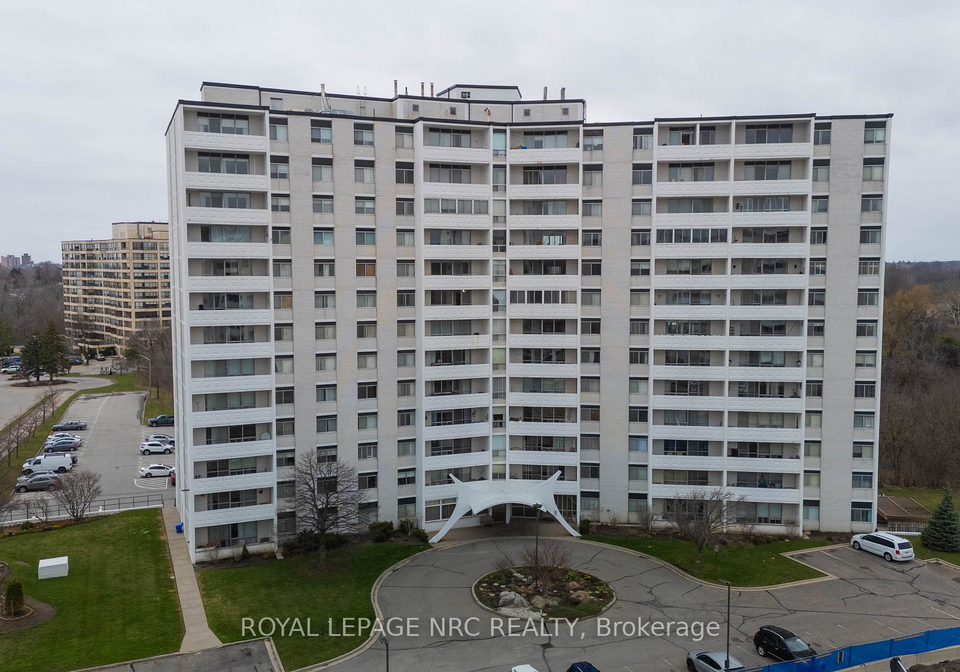 15-towering-heights-boulevard-n-st-catharines-ontario-x12951530