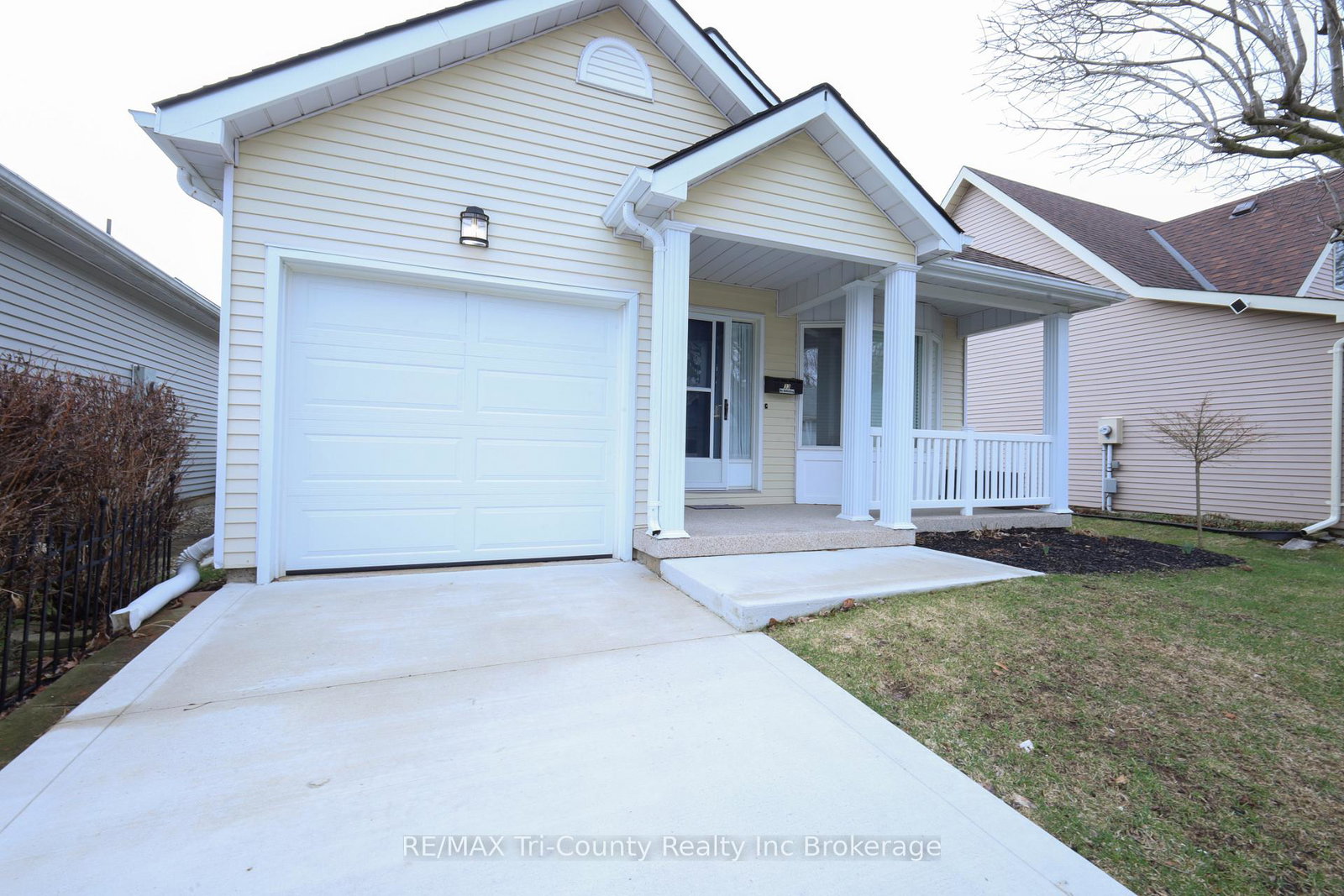 33-wilkins-crescent-tillsonburg-ontario-x12952572