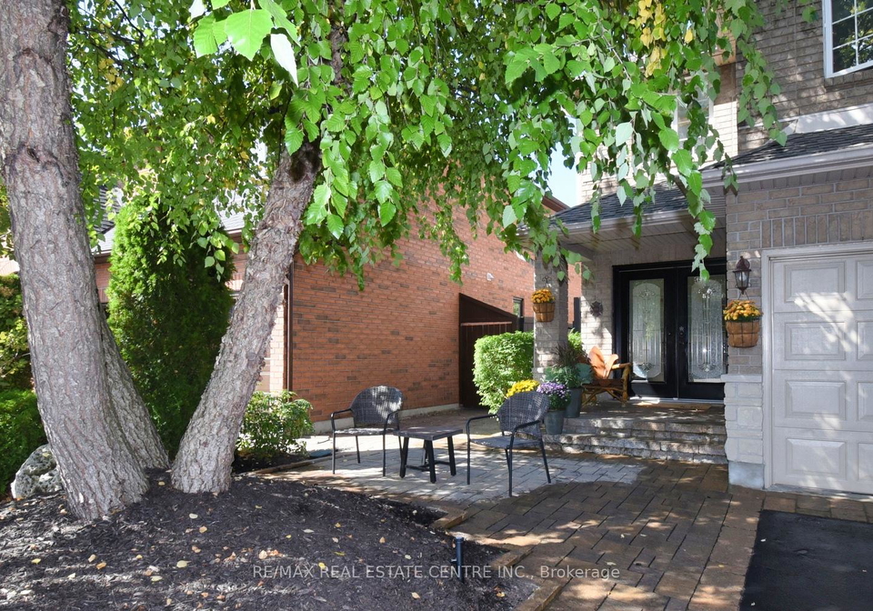 35-eringate-drive-hamilton-ontario-x12953670