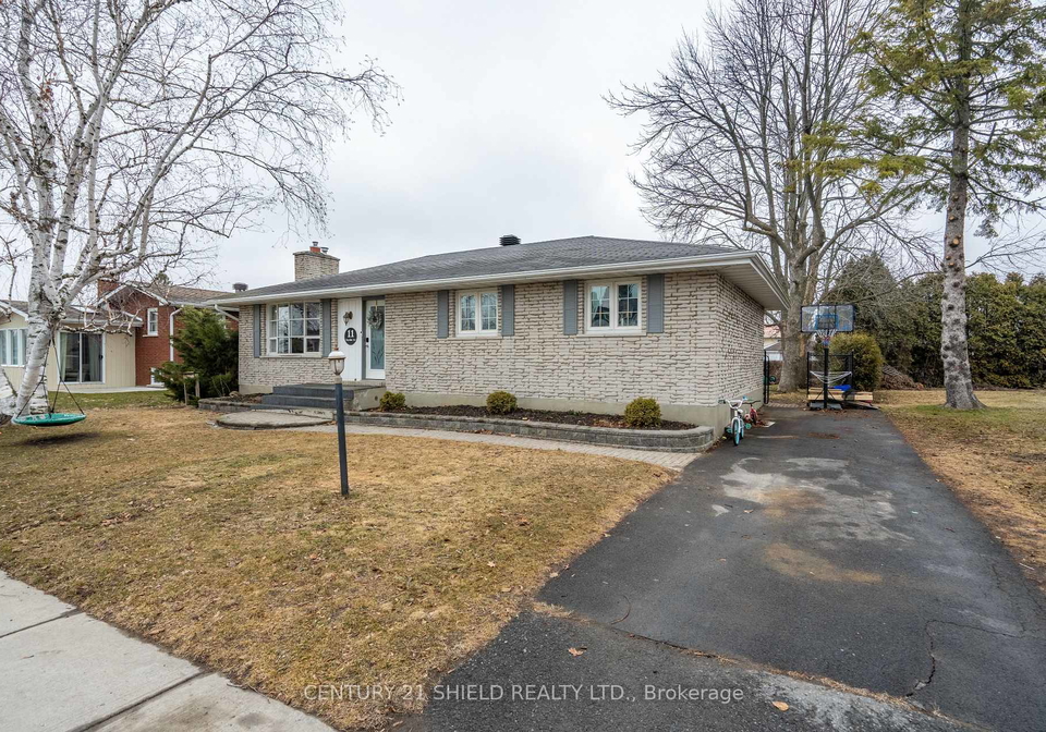 11-strachan-avenue-south-stormont-ontario-x12955244