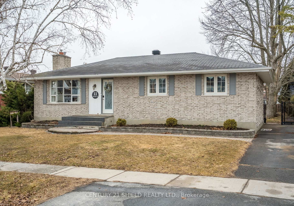 11-strachan-avenue-south-stormont-ontario-x12955244