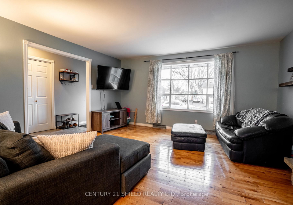 11-strachan-avenue-south-stormont-ontario-x12955244
