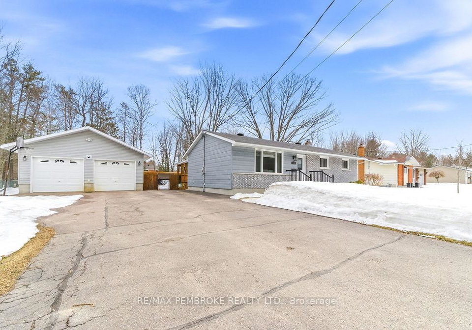 52-laurentian-drive-petawawa-ontario-x12955448