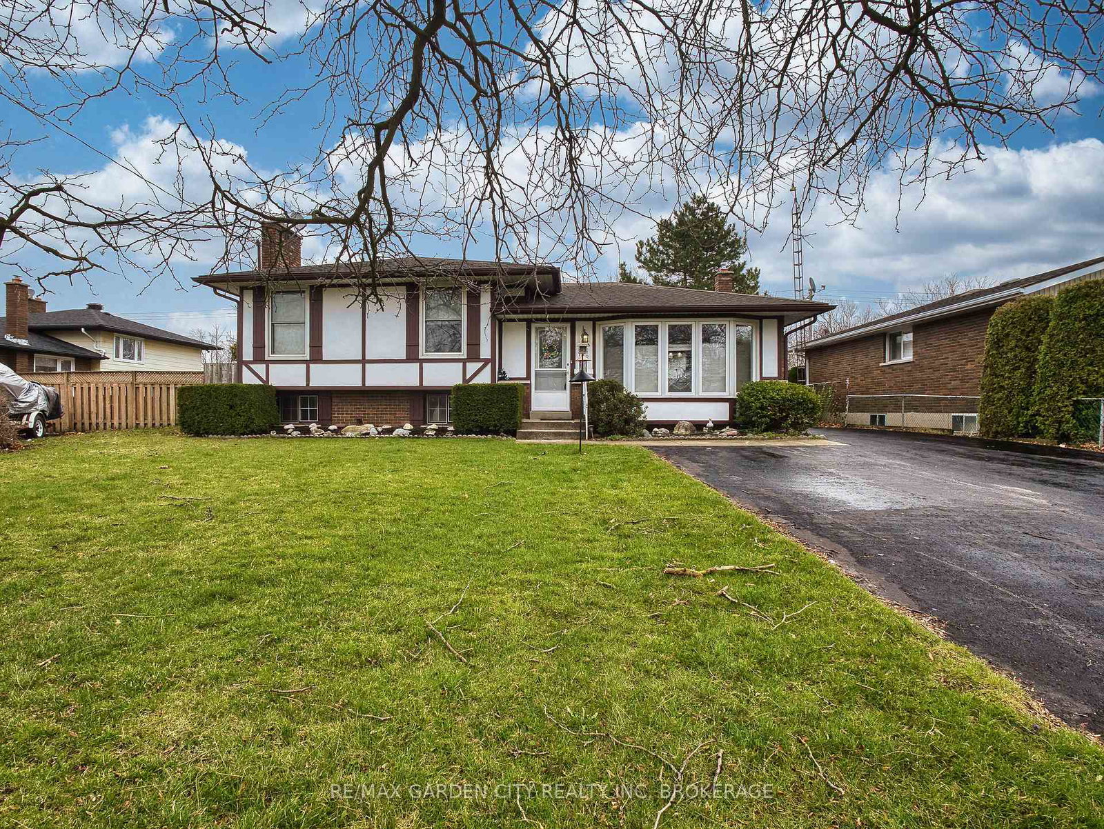 102-meredith-drive-st-catharines-ontario-x12956364