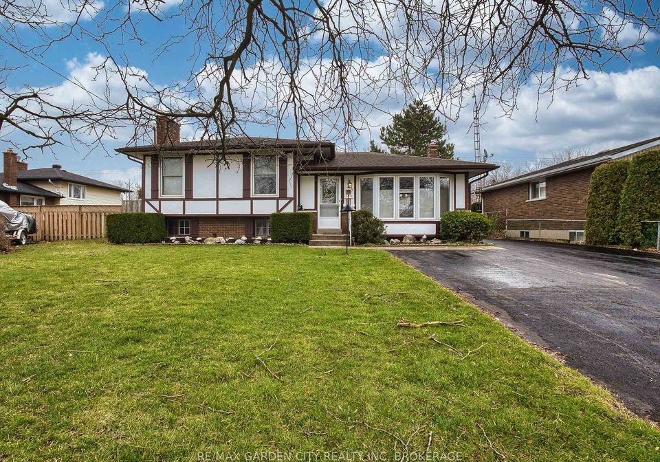 102-meredith-drive-st-catharines-ontario-x12956364