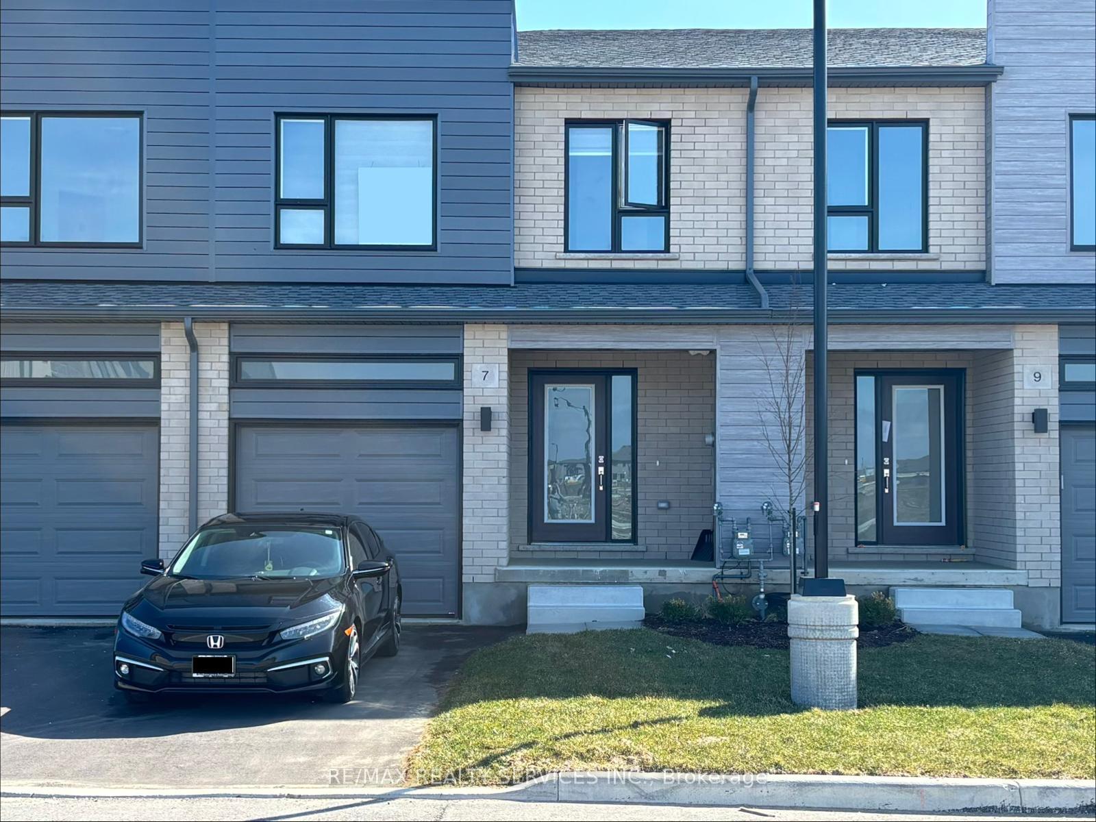 7-pin-oak-common-cambridge-ontario-x12956808