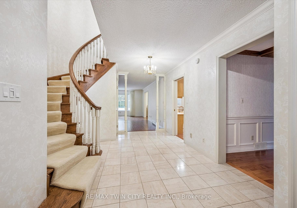 40glasgow-street-kitchener-ontario-x12957036