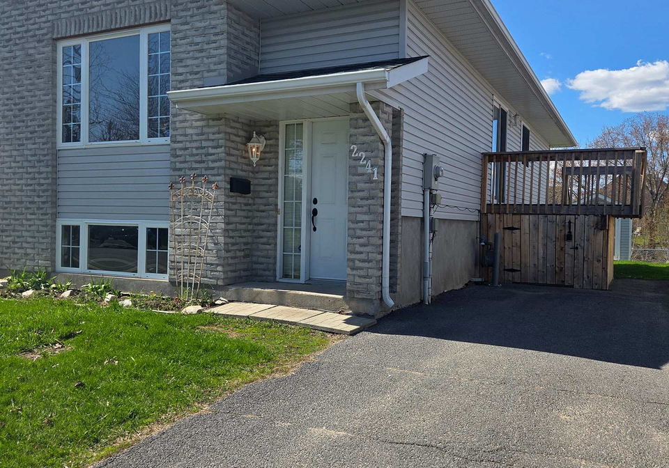 2241-glen-brook-drive-cornwall-ontario-x12960126