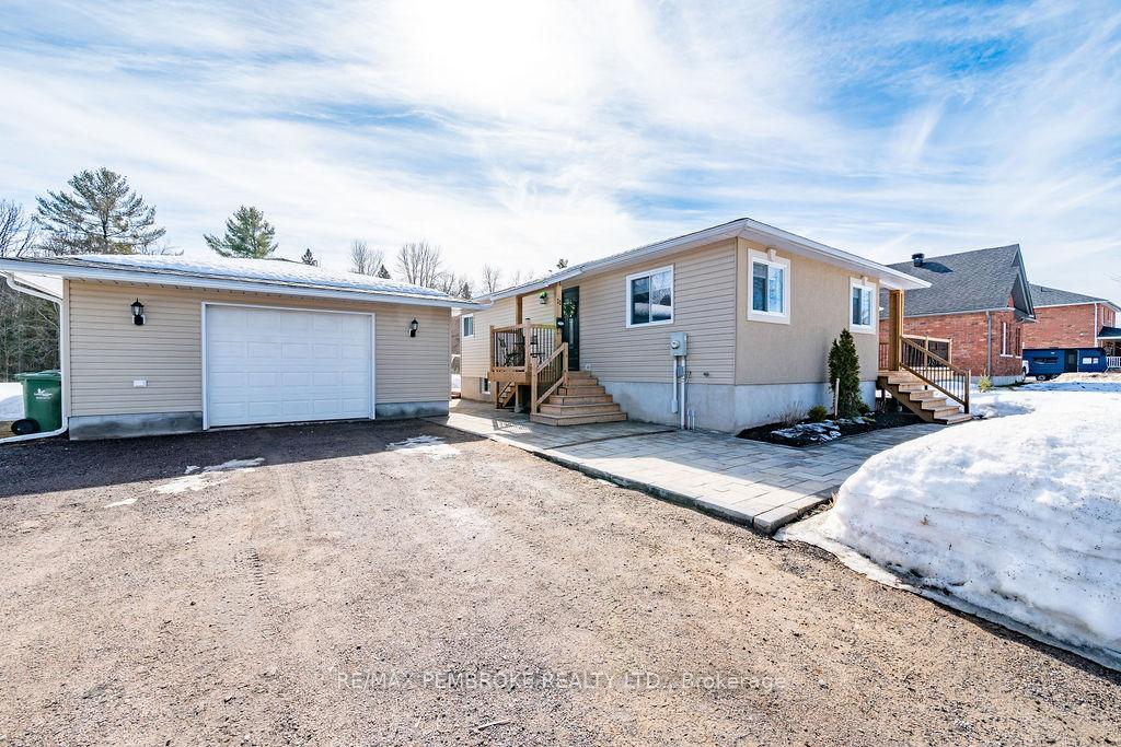 11-irene-street-laurentian-valley-ontario-x12960648