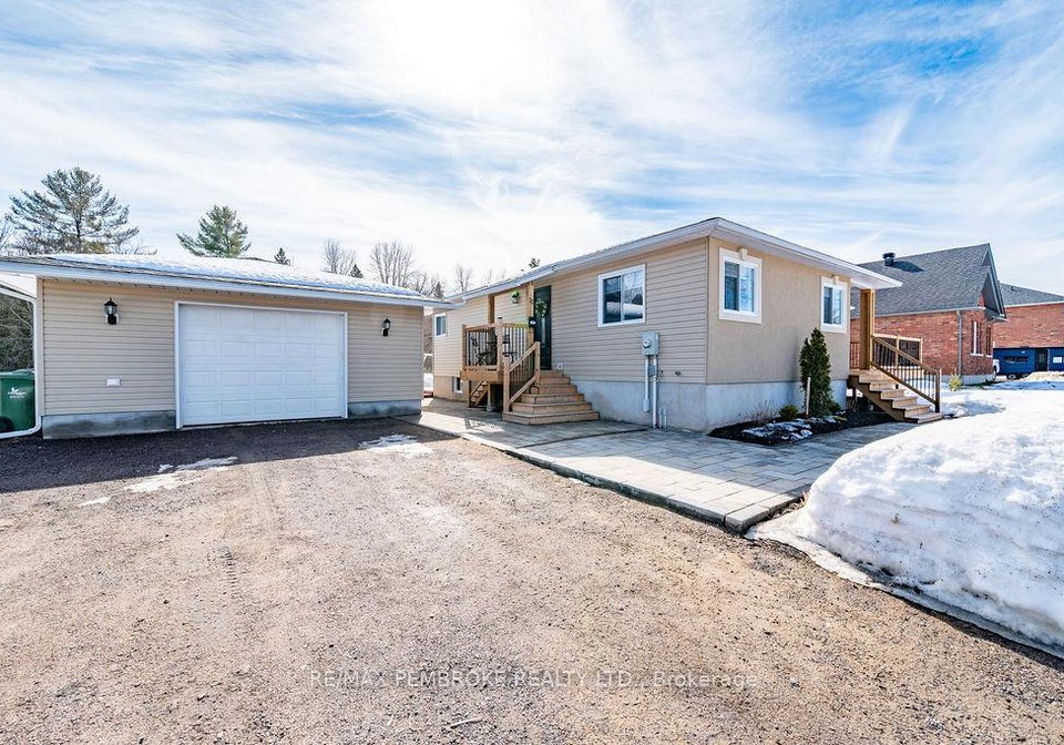 11-irene-street-laurentian-valley-ontario-x12960648