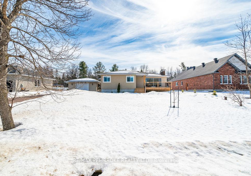 11-irene-street-laurentian-valley-ontario-x12960648