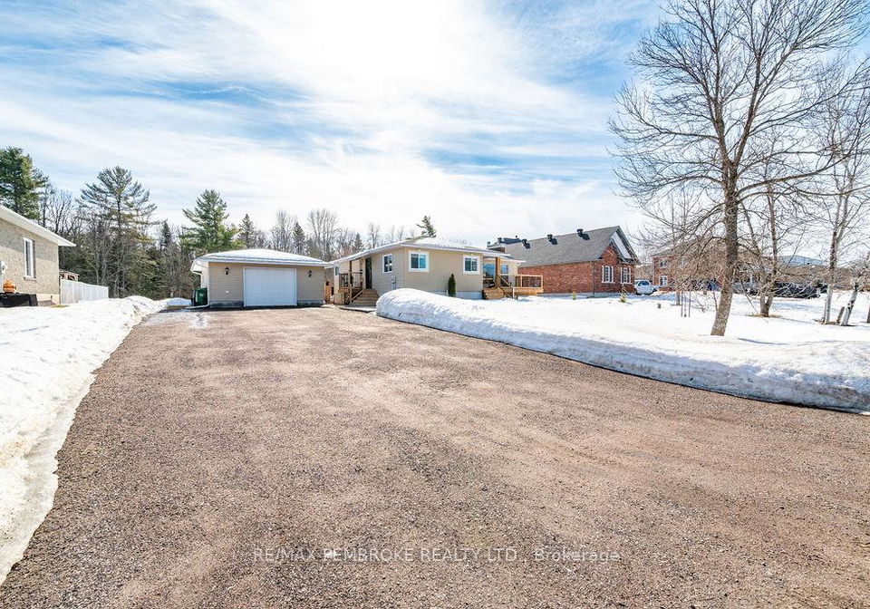 11-irene-street-laurentian-valley-ontario-x12960648