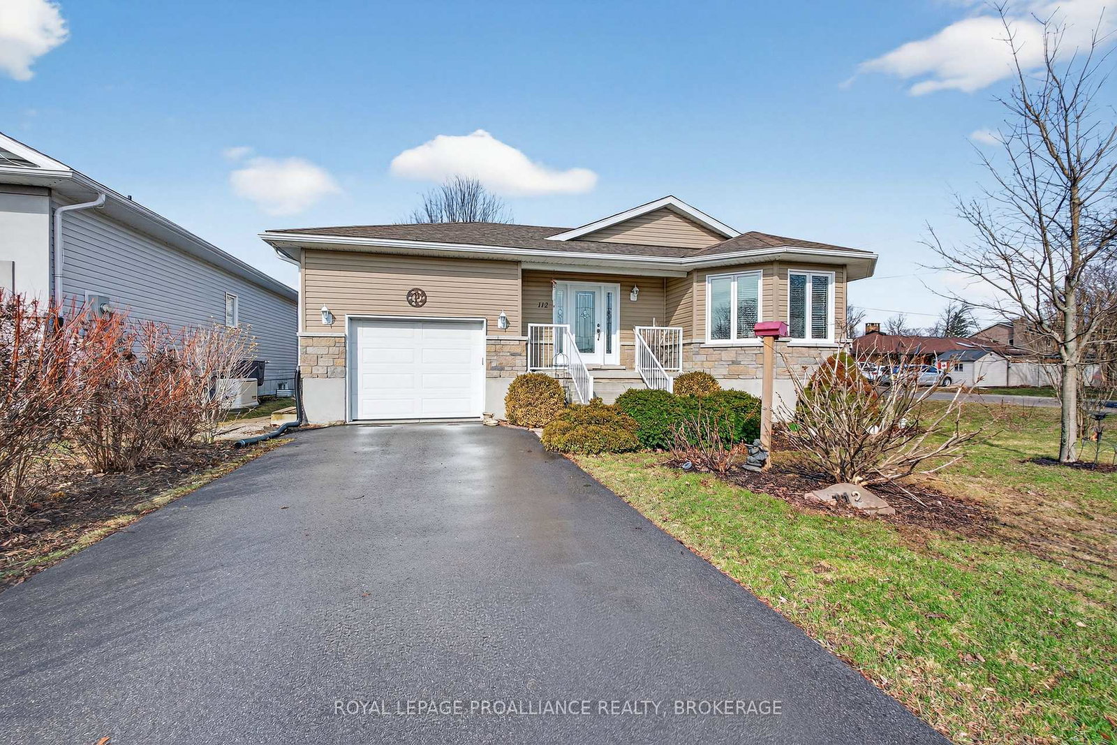 112-maplecroft-court-gananoque-ontario-x12960918