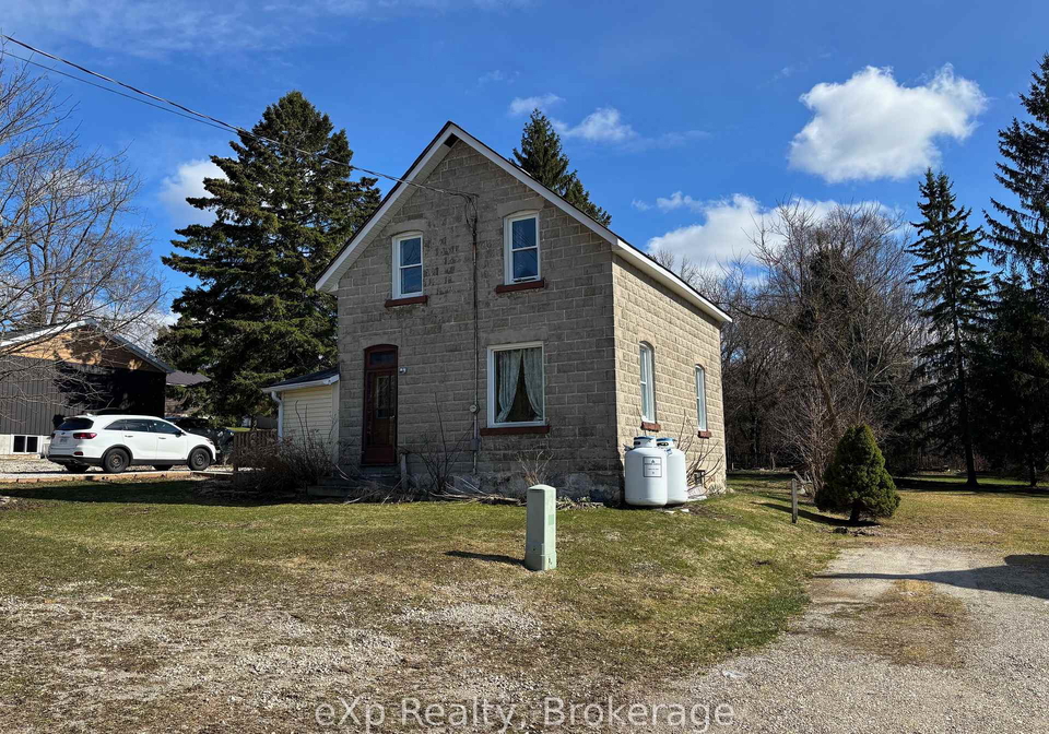 28-queen-street-w-brockton-ontario-x12962614